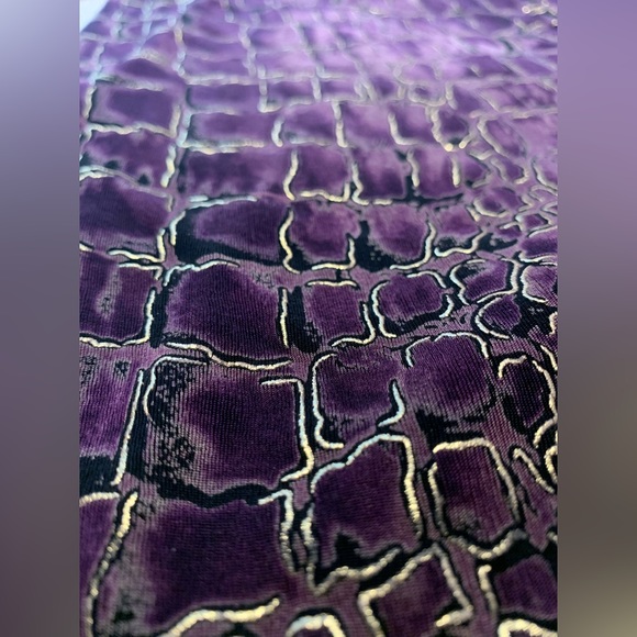 Super cool 90’s snakeskin with gold details button up blouse - Picture 8 of 13